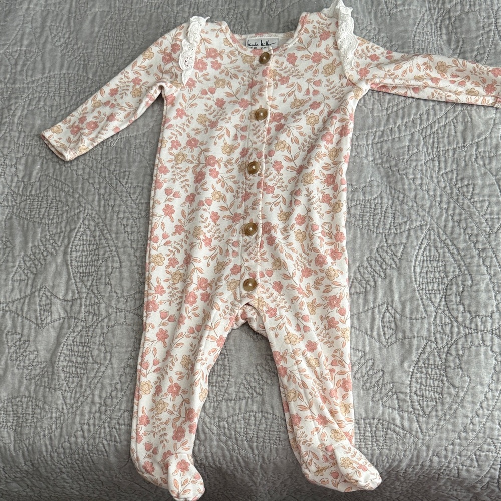 Nicole Miller Sleeper with Matching Headband NWOT